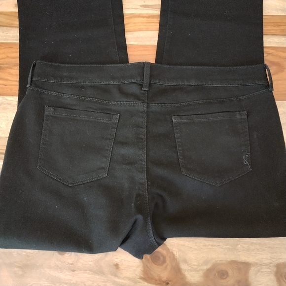 Ladies Jeans - Picture 2 of 5